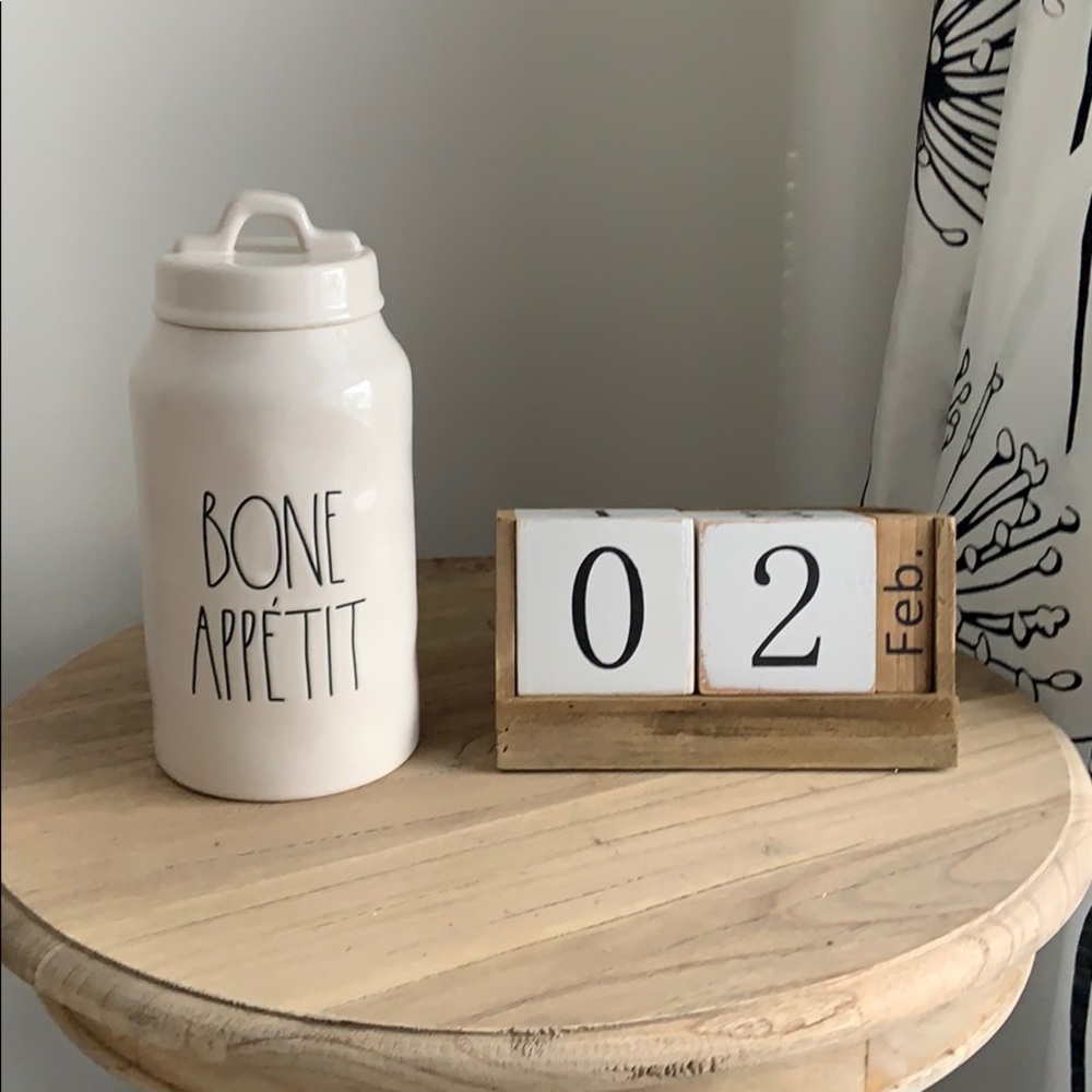 Rae Dunn canister